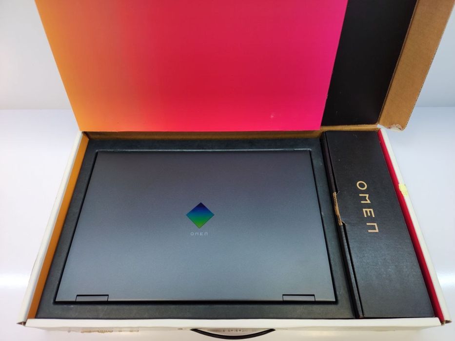 (Hp OMEN) (Ryzen 7) (11-avlod 8 yader 16 patok)