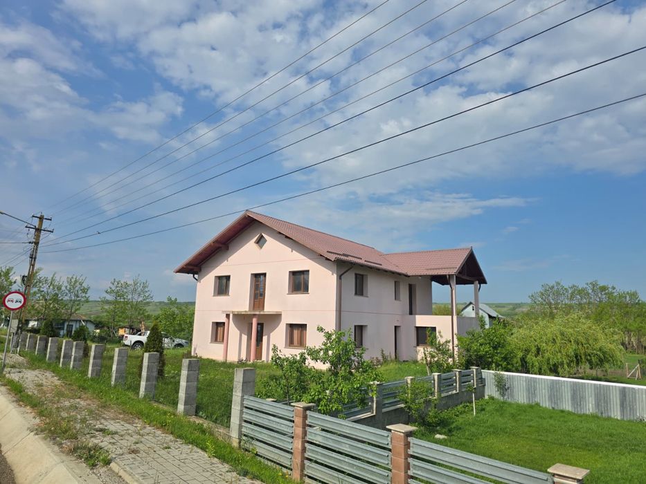 Casă de vanzare, detalii in privat