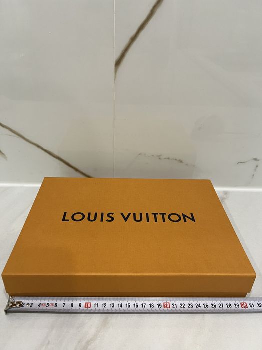 Коробка Louis Vuitton