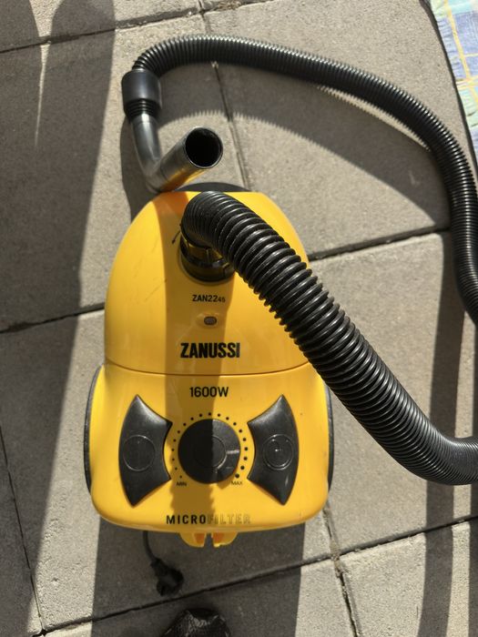 Прахосмукачка Zanussi с торба