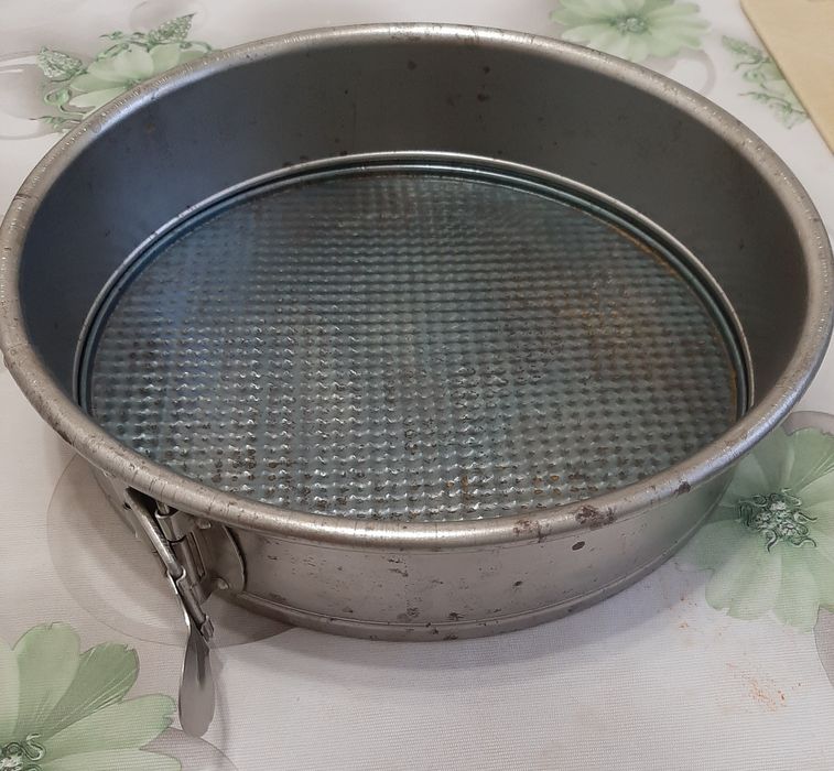 Форма для выпечки, венчик,  ухват...