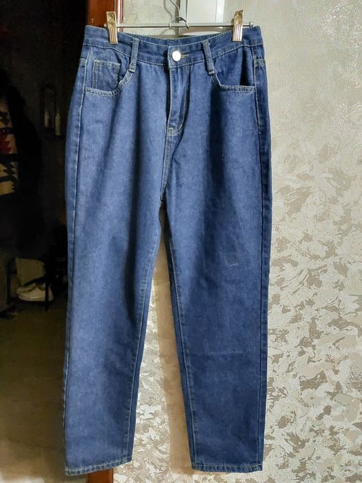 Продам джинсы на  42 размер