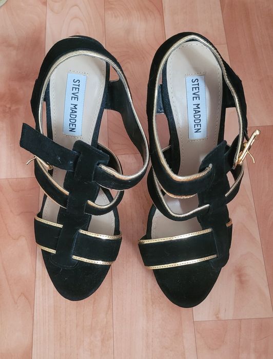 Продам красивые босоножки