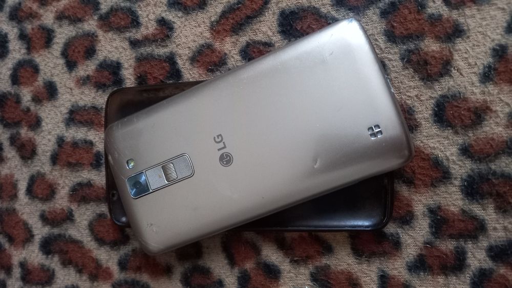 Продам телефон Лж