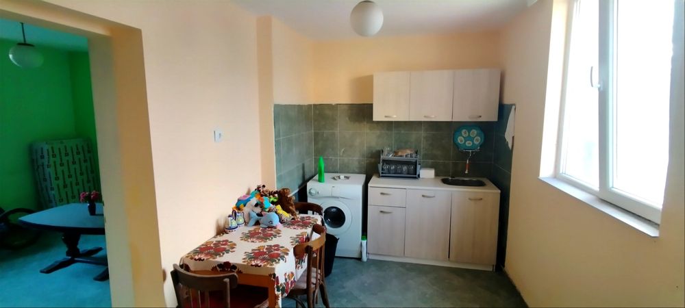 Продават се две къщи в жк. Църква, гр. Перник