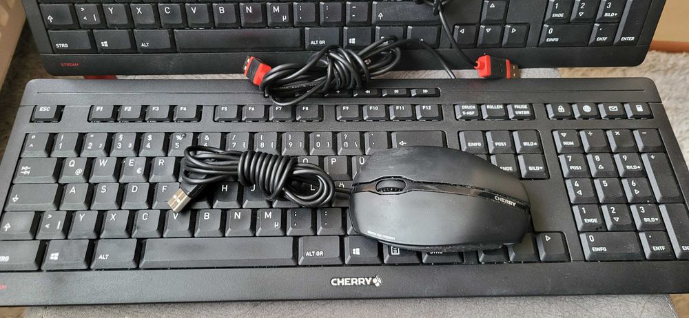 Tastaturi cherry  2 bucati (ca Noi cu fir)+mause cherry fuctionale
