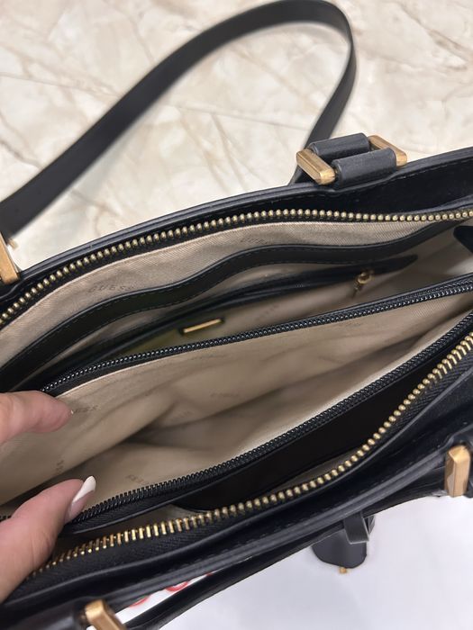 Дамска чанта Guess