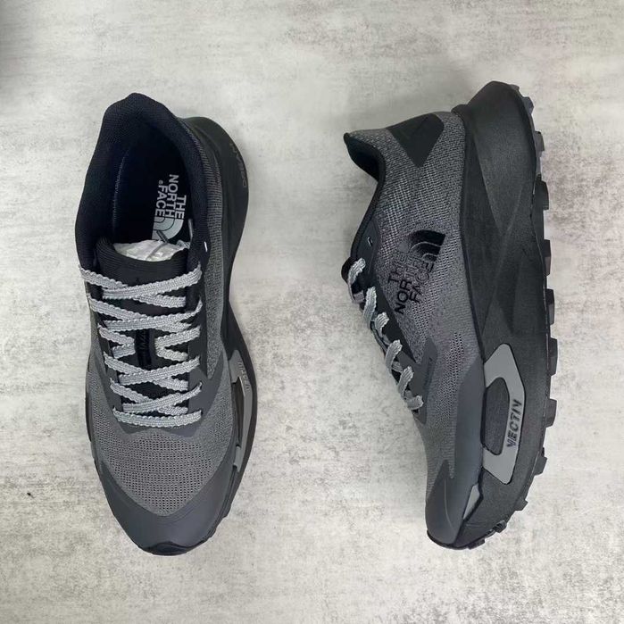 Продавам нови мъжки маратонки The North Face M Vectiv Enduris 4 black anthracit