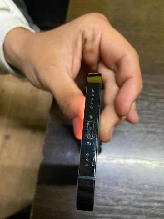 iPhone 13 pro  еш жері ауыспаған