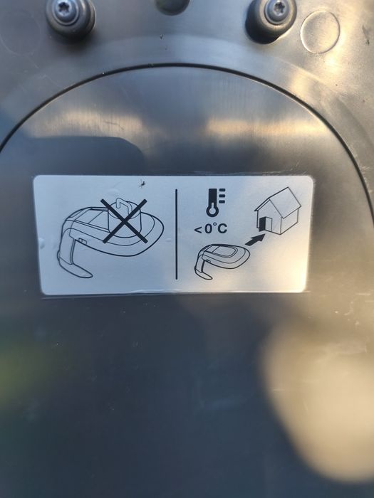 Garaj robot Gardena tuns tăiat iarba gazon