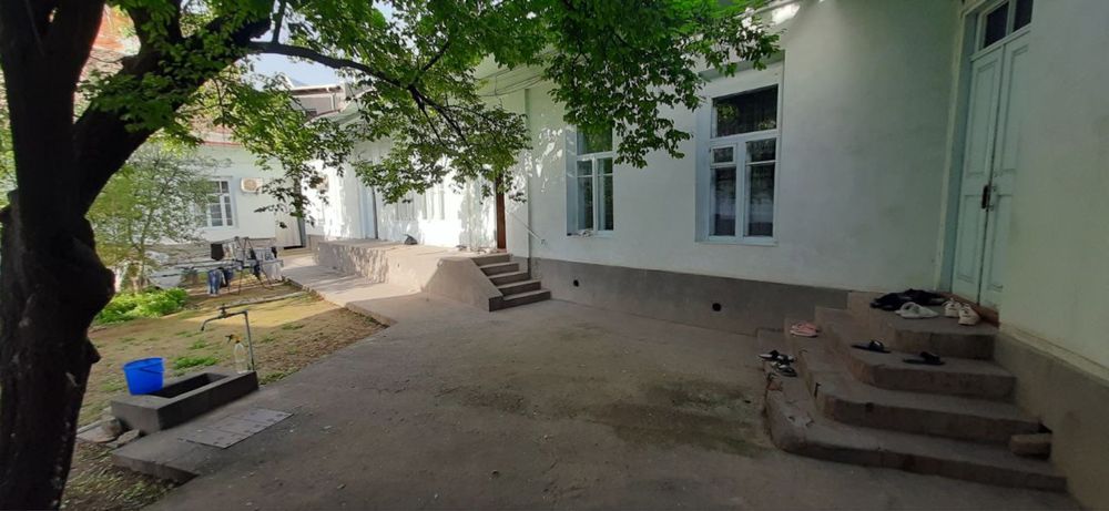 Gulzor arzonga uchastka sotiladi