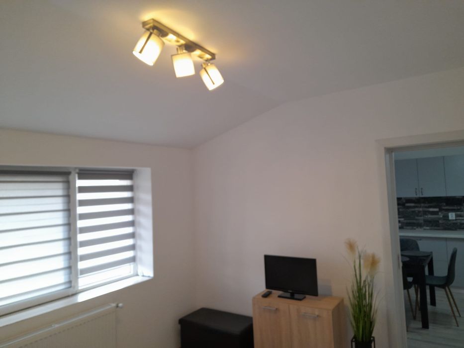 Inchiriez apartament 3 camere 300 euro