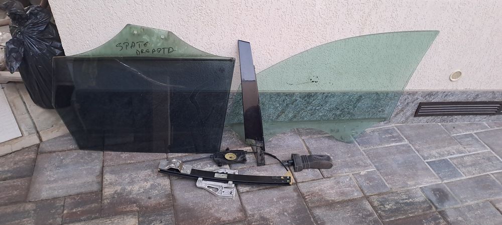 De vânzare geam ușa dreapta,spate audi a4 b8