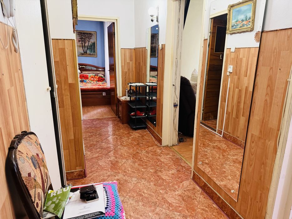 Vand apartament 2 camere decomandat