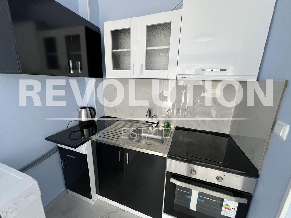 Дава се под наем Двустаен апартамент в Варна, Център - 65 кв.м за 700 € - Снимка #2