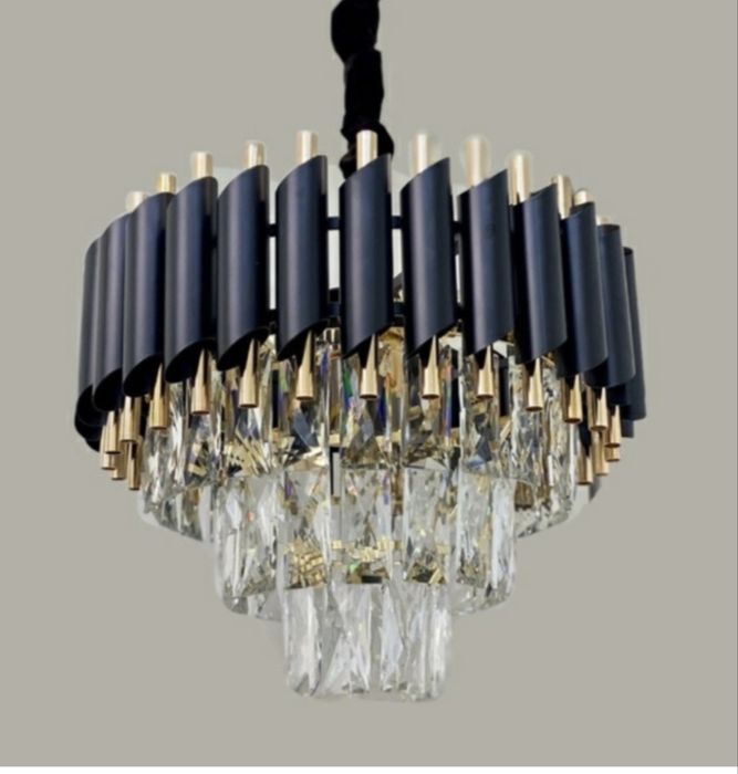 Люстры 2 штуки в хорошем качесте, 5 лампочек на каждую