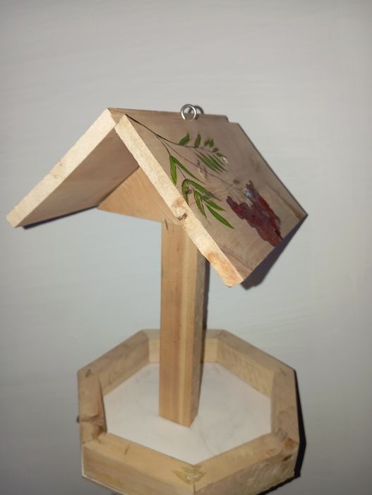 Продам кормушку.