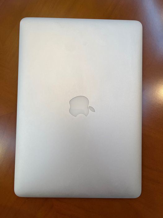 MacBook Air 13" 2017 / i5 / 8 ГБ / 128 ГБ SSD