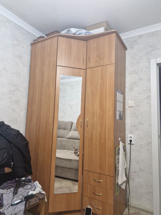 Отдам 2 шкафа , купе и угловой