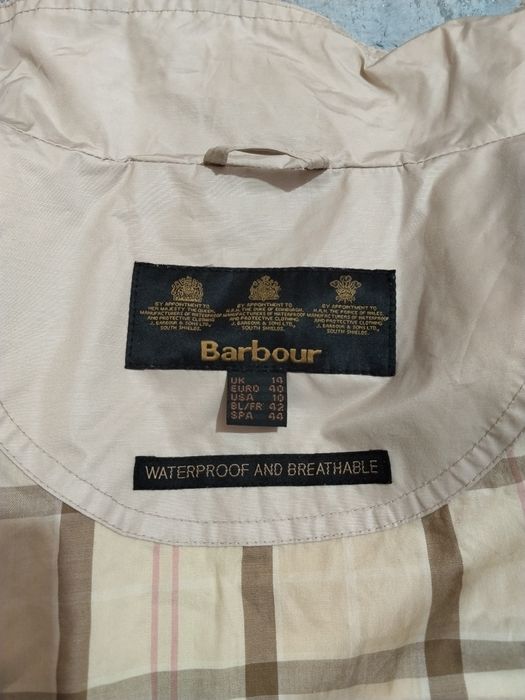 Vând geacă de damă Barbour.