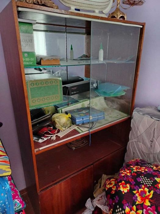 Диван+кресло кожанные-новые, раскладные-БУ. Шкаф, сервант.