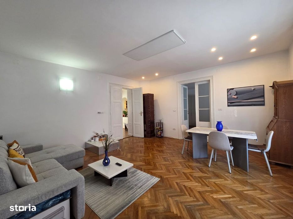 Vand apartament la casa,zona centrala