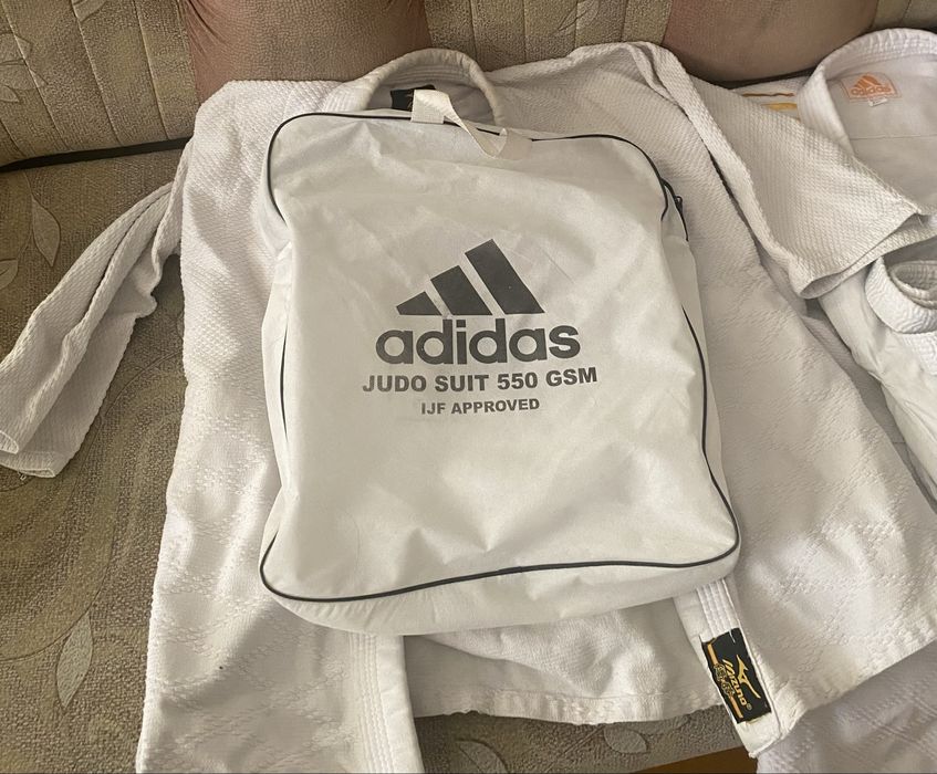 Продам кимано адидас и мизуна