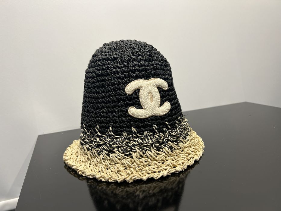 Дамска шапка Chanel , Lowe