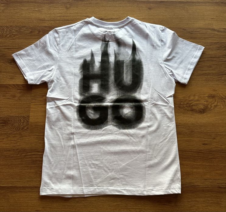 Мъжка,памучна,бяла тениска HUGO Boss с голяма щампа на гърба