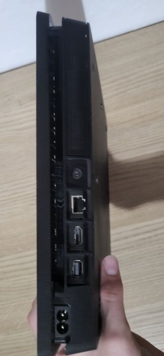 Vand Playstation 4 Slim