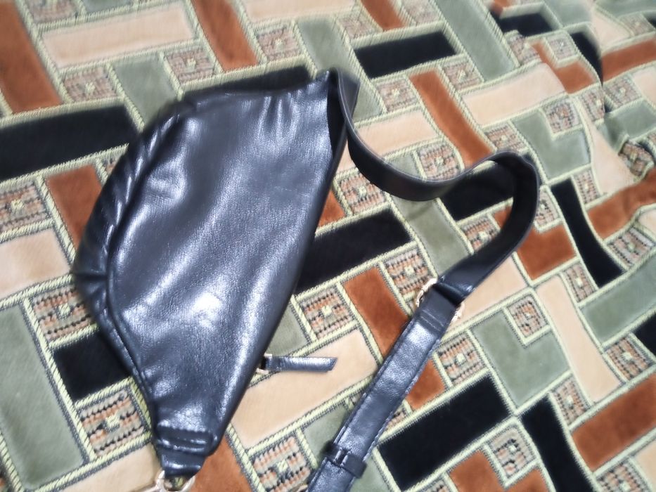 Сумка-пояс 2000тенге.