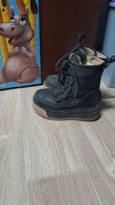 Продам детскую обувь