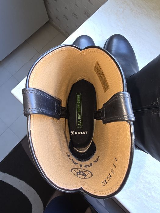 Продавам черни каубойски ботуши Ariat номер 45.5 (11.5 US)