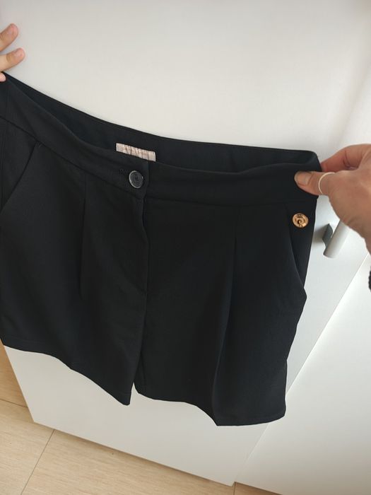 Compleu Pierre Cardin compus din sacou căptușit  plus logo, pantaloni trei  sferturi, elegant , sport, stare impecabila