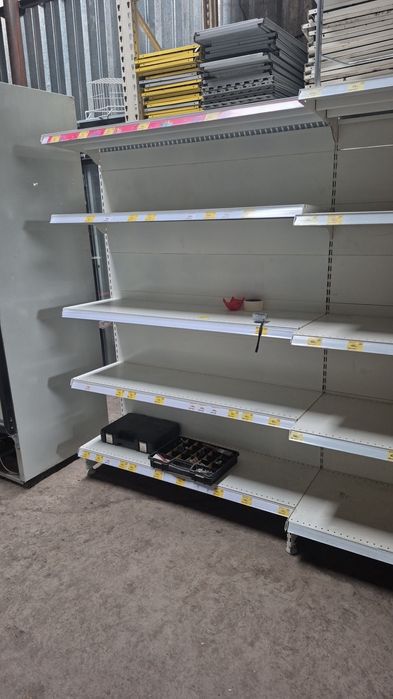 Витрина  полька.