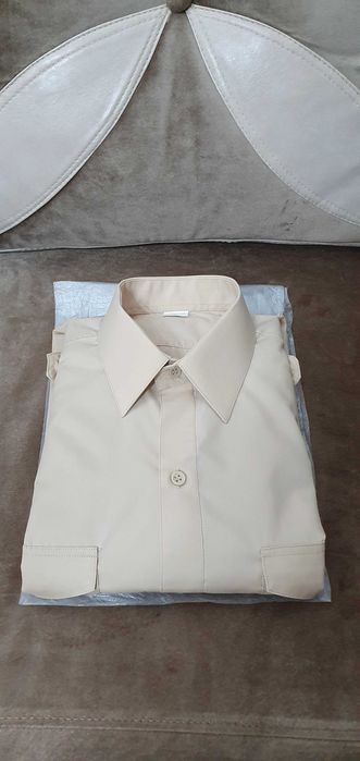 Cămașă militară bej cu mânecă lungă și epoleți, mărimea 40/II