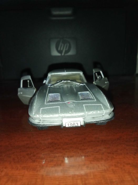 Corvette C2 stingray modelkasi singan joylari bor restovratsiyaga