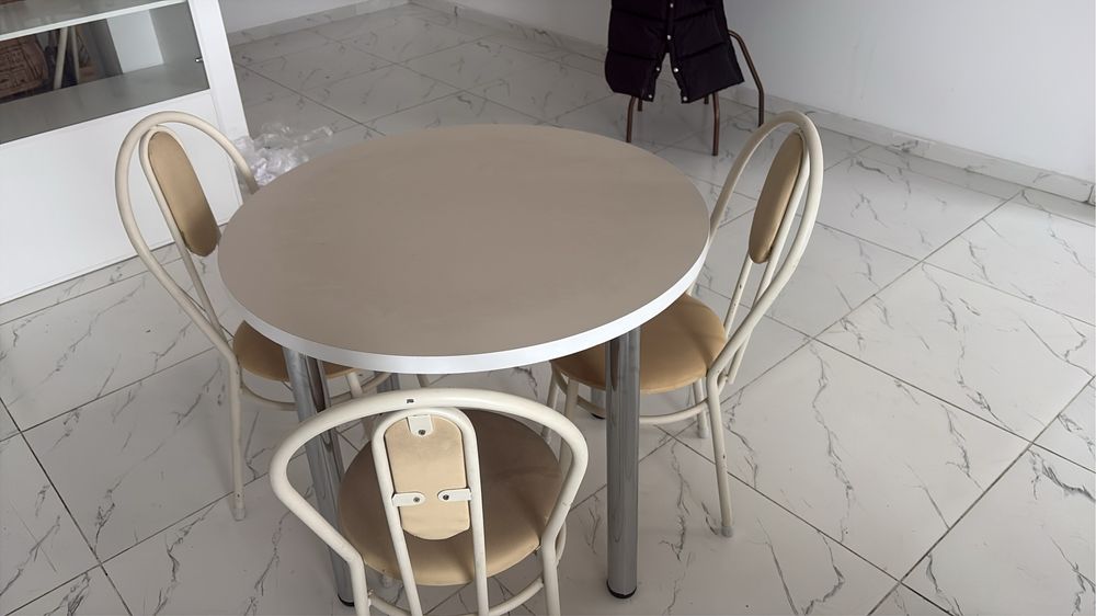 Срочно продам торговое оборудование для магазина или миникафе срочно