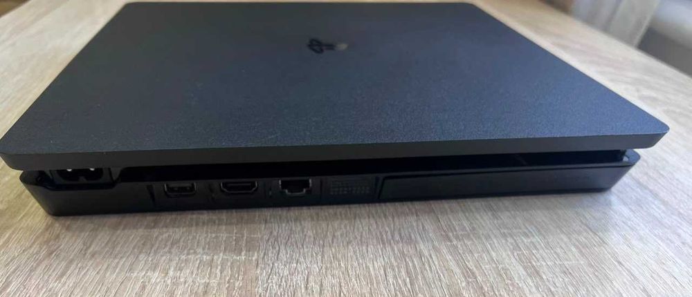 Sony PlayStation 4 Slim 1TB + 2 DualShock + игры