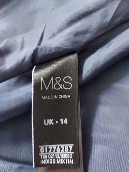 Платье     офисное,   48  размер