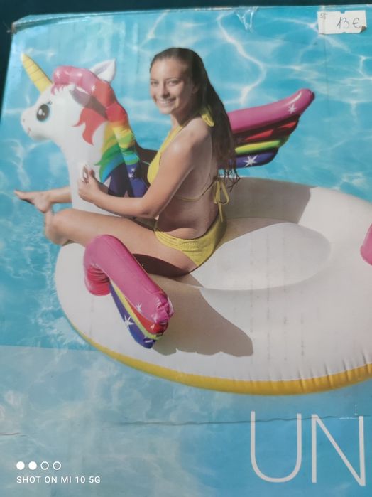 Надувной единорог