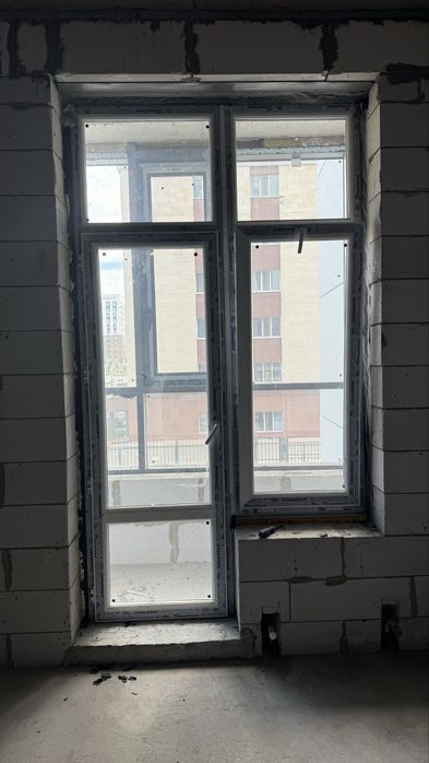 Окно с балконной даерью 2 шт
