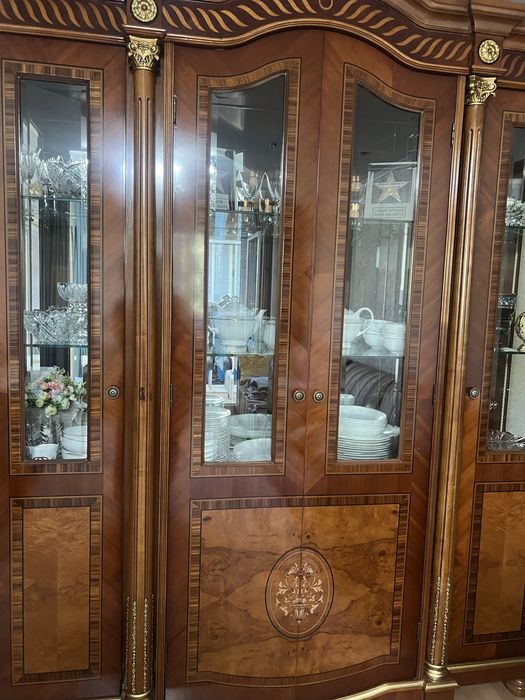 Сервант витрина доя гостинной комнаты