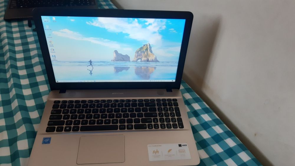 Laptop Asus nou in cutie