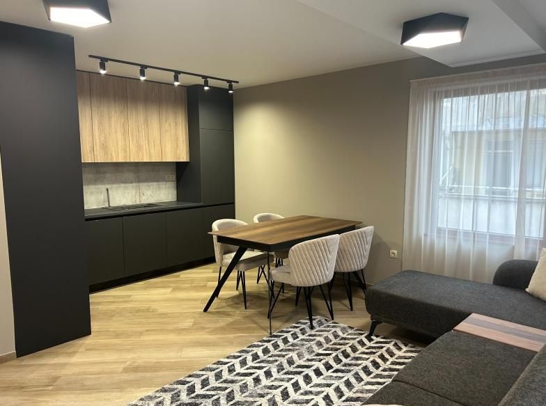 Дава се под наем Двустаен апартамент в Пловдив, Център - 65 кв.м за 600 € - Снимка #2