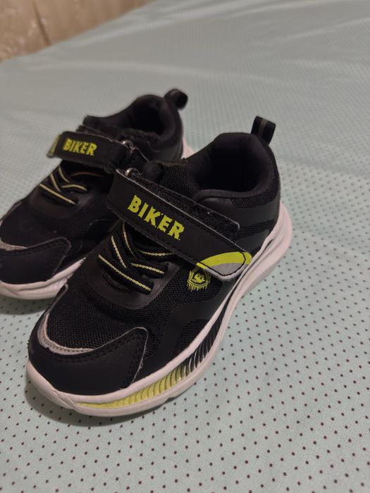 Детская обувь кроссовки