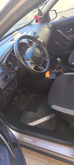 Vînd Sandero stepay an 2020-- benzină cu turbo .