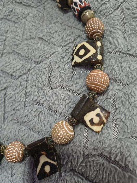 Colier vechi african Batik