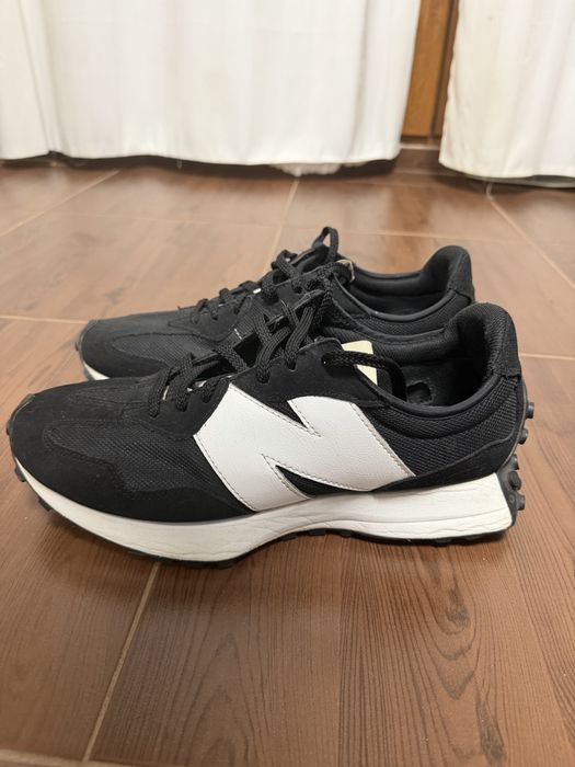 New Balance 327