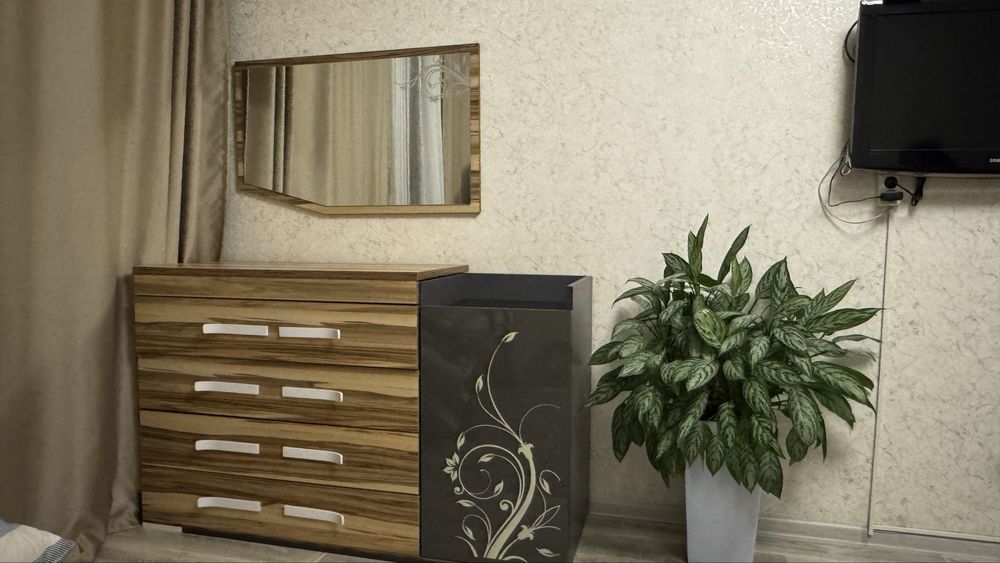 Продам спальный гарнитур